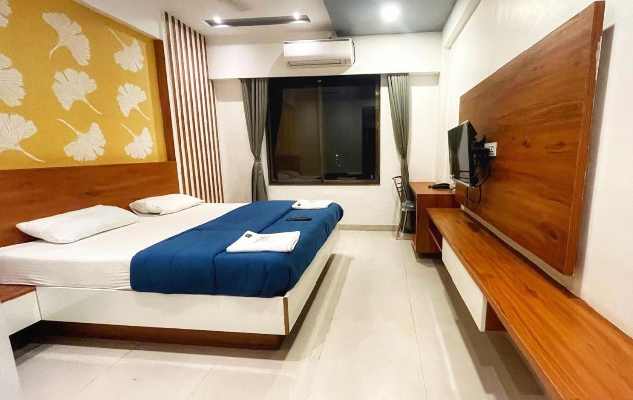 Hotel Ambai Executive Tuljapur Екстер'єр фото